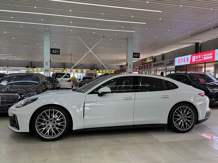 Фото 2 - Porsche Panamera