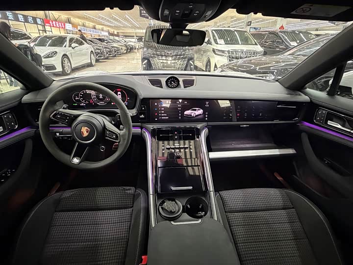 Фото 8 - Porsche Panamera