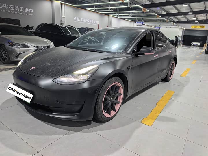 Фото 1 - Tesla Model 3
