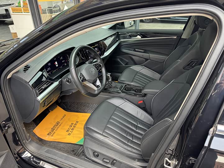 Фото 8 - Volkswagen Passat