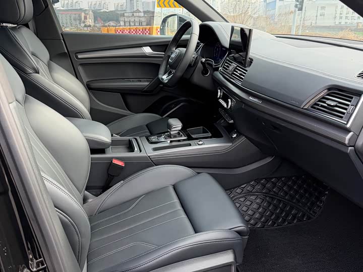 Фото 5 - Audi Q5L