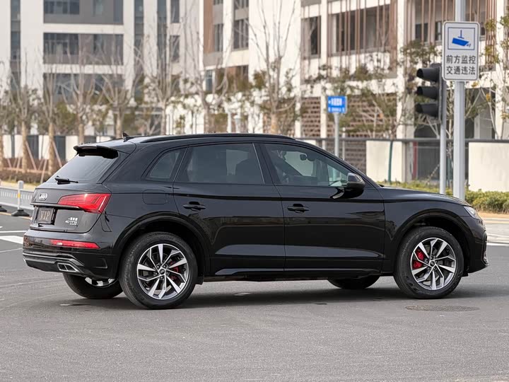 Фото 8 - Audi Q5L