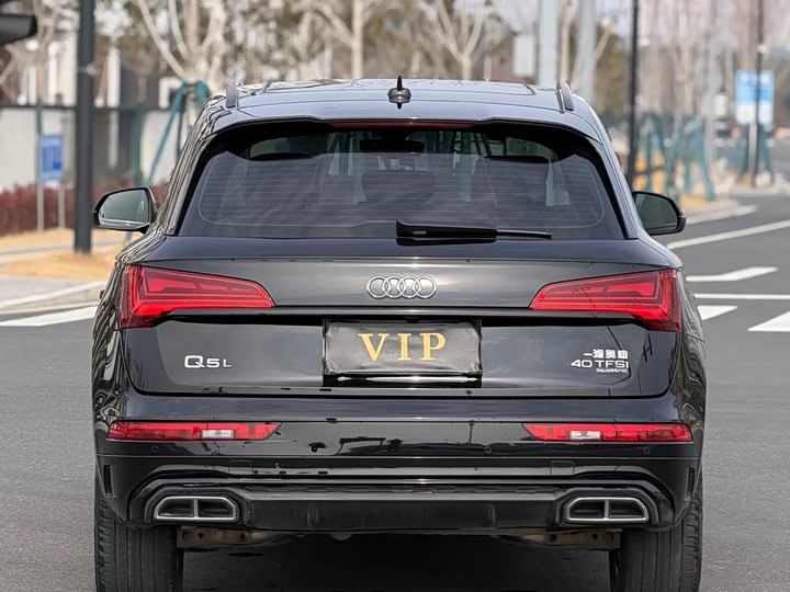 Фото 9 - Audi Q5L