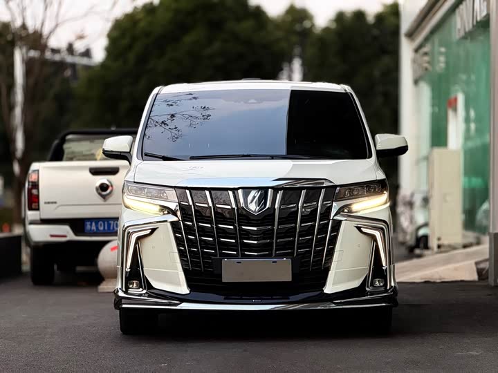 Photo 2 - Toyota Alphard