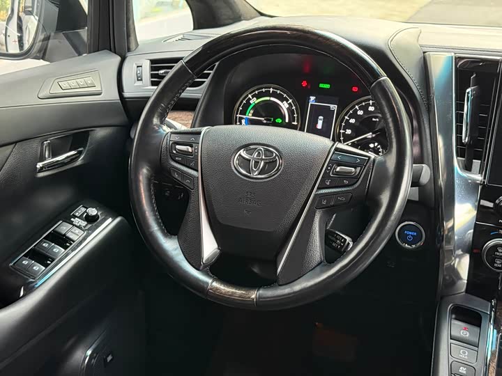 Photo 4 - Toyota Alphard