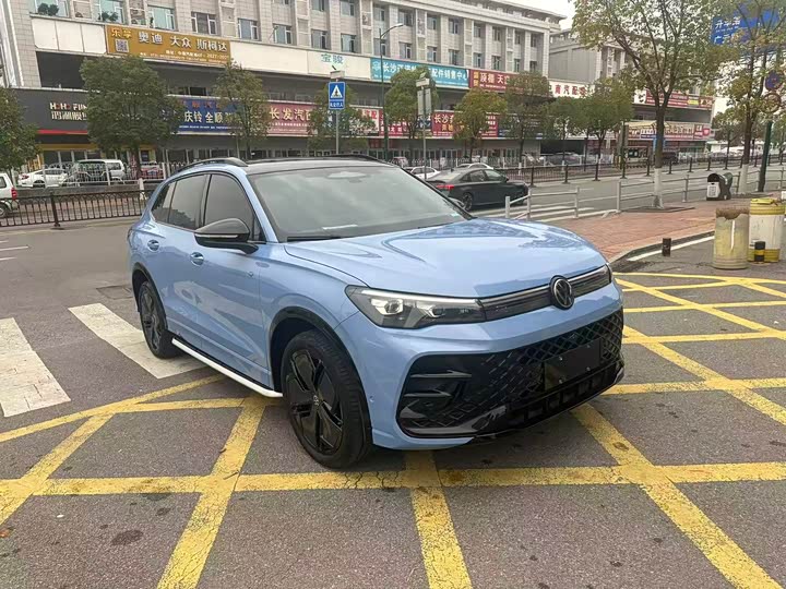 Фото 3 - Volkswagen Tiguan L Pro