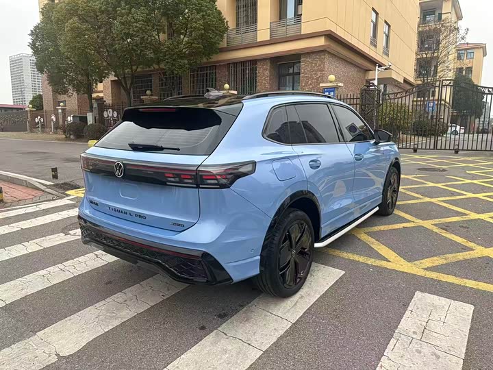 Фото 5 - Volkswagen Tiguan L Pro