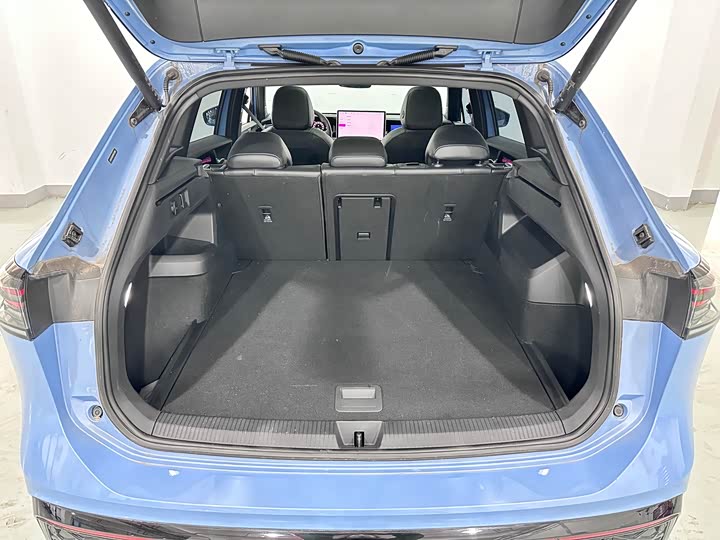 Фото 9 - Volkswagen Tiguan L Pro