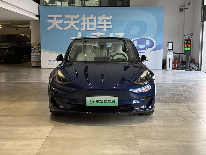 Фото 2 - Tesla Model 3