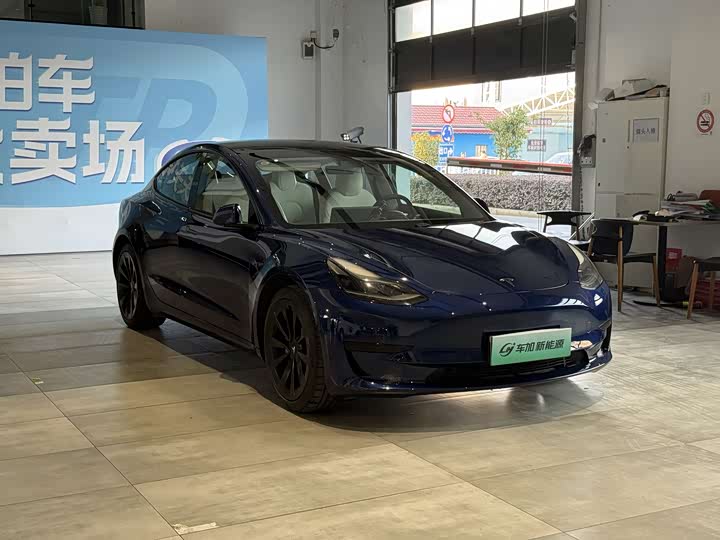 Фото 3 - Tesla Model 3