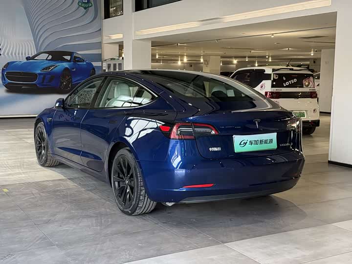 Фото 6 - Tesla Model 3