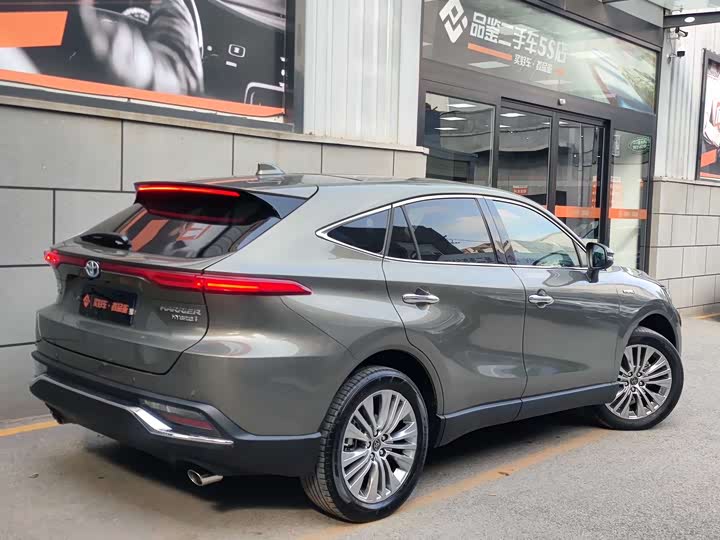 Фото 2 - Toyota Harrier