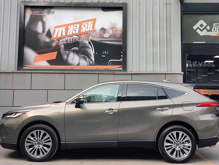 Фото 7 - Toyota Harrier