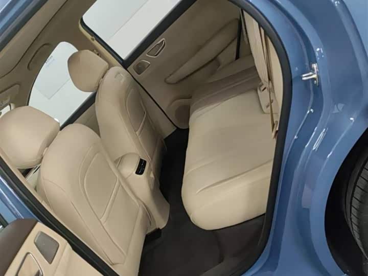 Фото 4 - Shangjie (Huawei × SAIC) H5