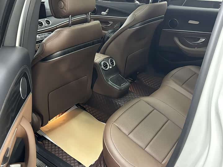 Photo 5 - Mercedes-Benz E-Class