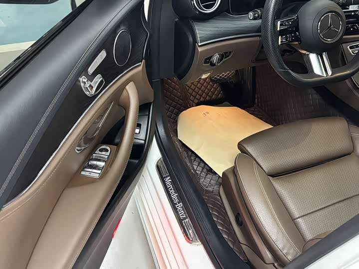 Photo 6 - Mercedes-Benz E-Class