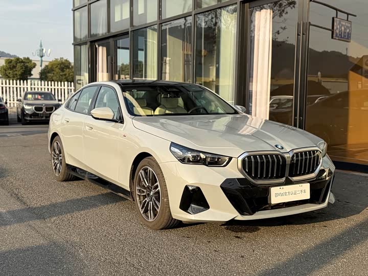 Фото 1 - BMW 5 Series