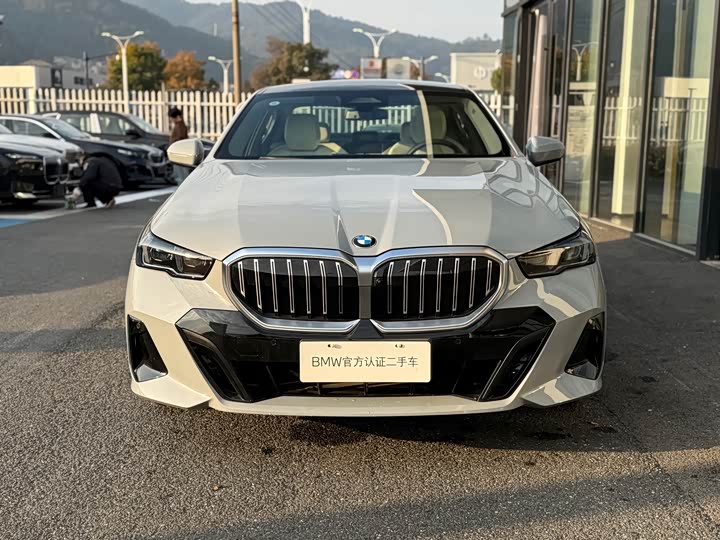 Фото 2 - BMW 5 Series