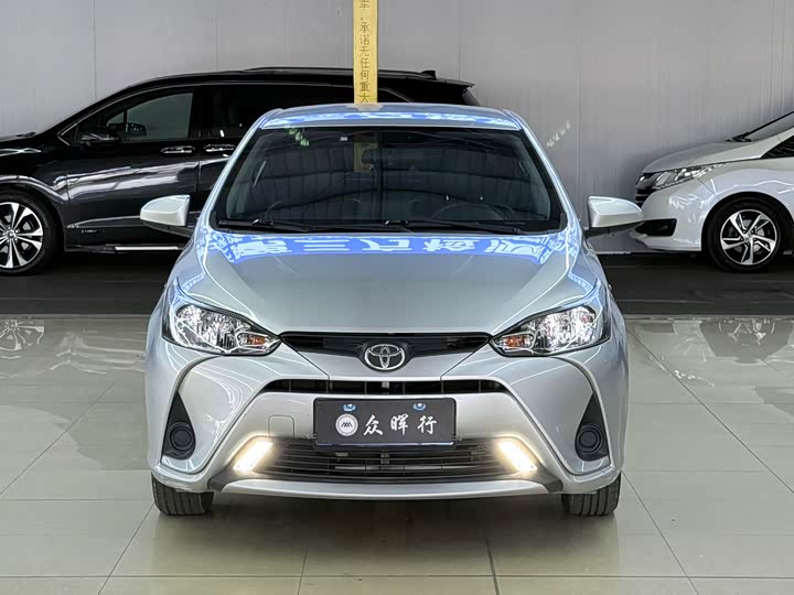 Фото 2 - Toyota Yaris L