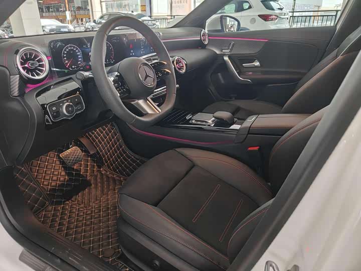 Фото 4 - Mercedes-Benz A-Class