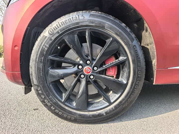 Фото 9 - Jaguar F-Pace