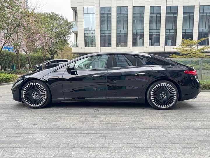 Фото 8 - Mercedes-Benz EQS AMG