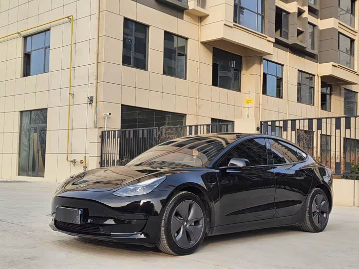 Фото 1 - Tesla Model 3