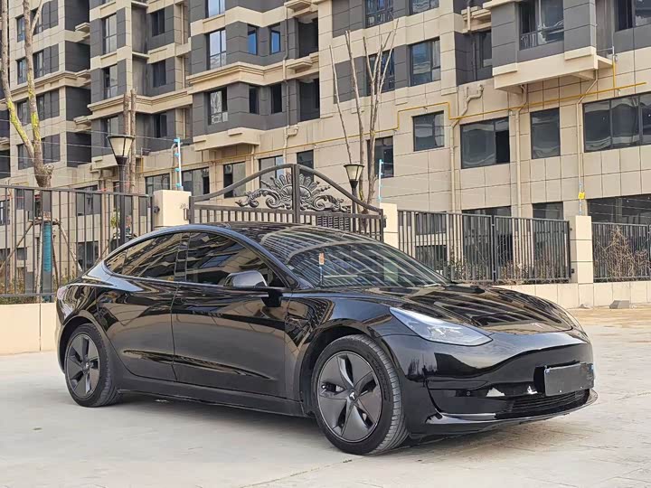 Фото 3 - Tesla Model 3