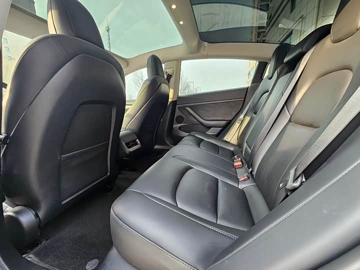 Фото 6 - Tesla Model 3