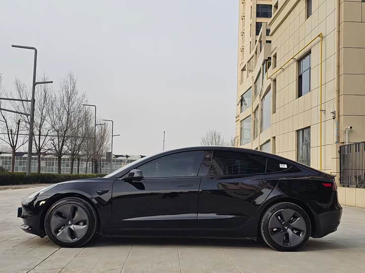 Фото 8 - Tesla Model 3