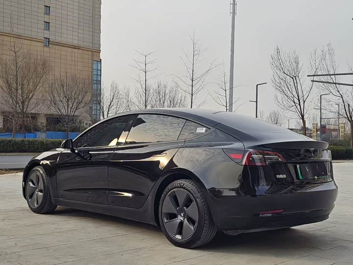 Фото 9 - Tesla Model 3