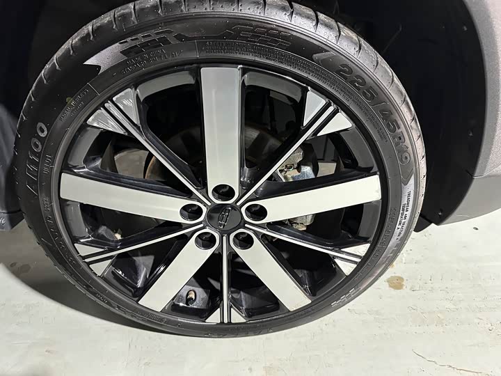 Фото 4 - Geely Icon