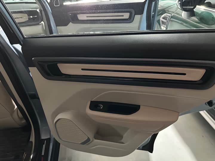 Фото 7 - Geely Icon