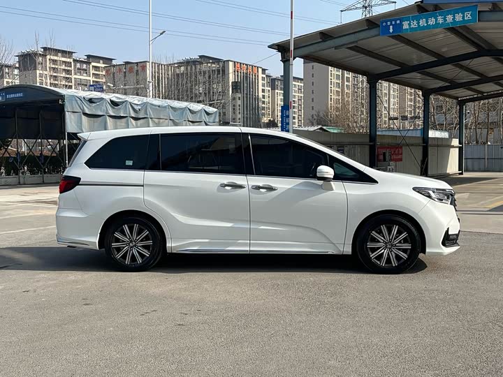 Фото 7 - Honda Odyssey