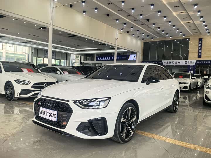 Фото 1 - Audi A4L