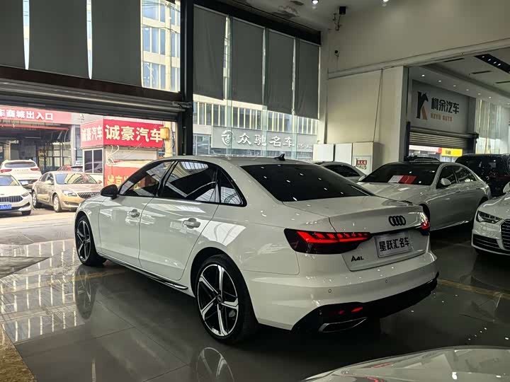 Фото 4 - Audi A4L