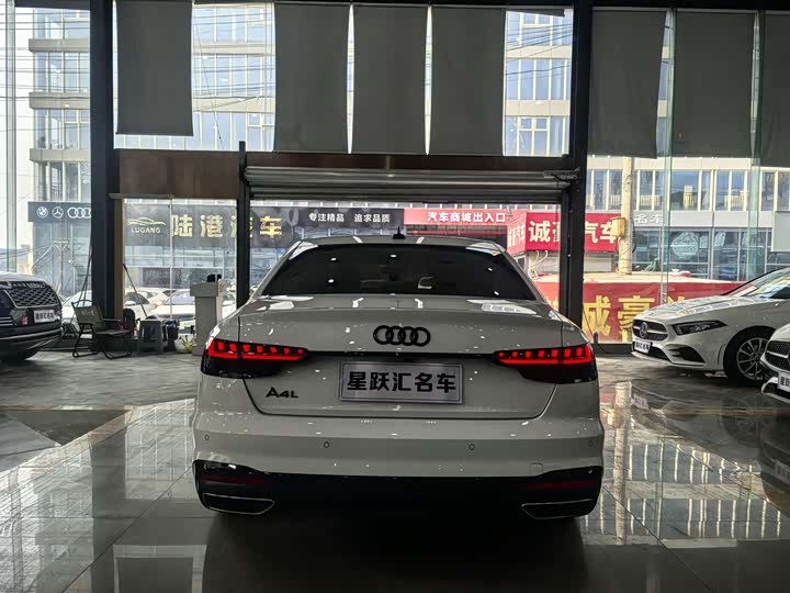 Фото 5 - Audi A4L