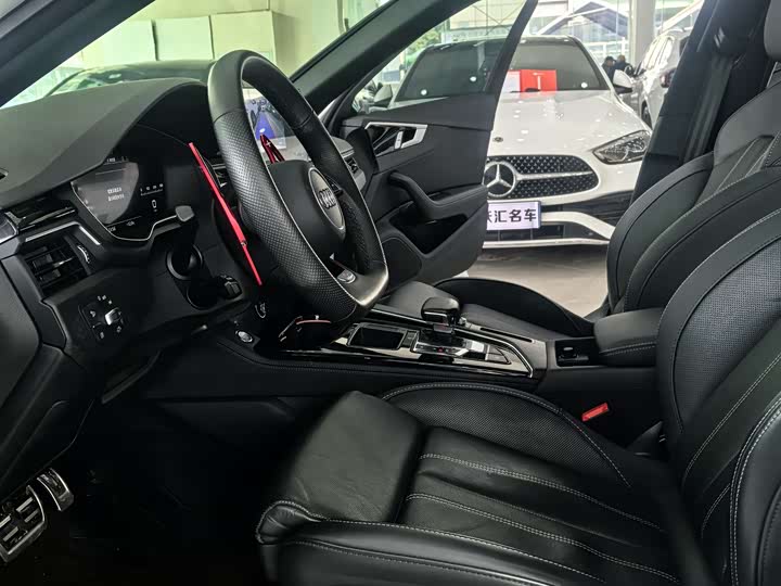 Фото 8 - Audi A4L