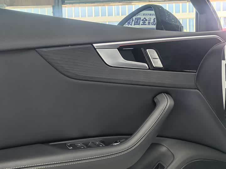 Фото 9 - Audi A4L