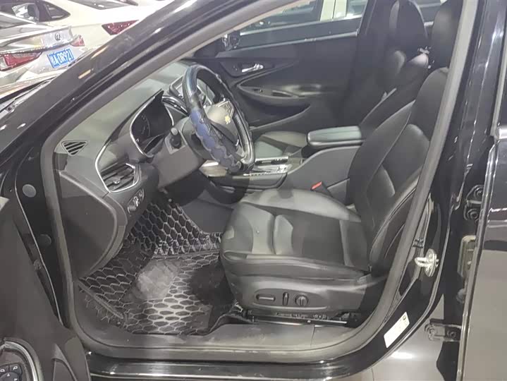 Фото 9 - Chevrolet Malibu XL