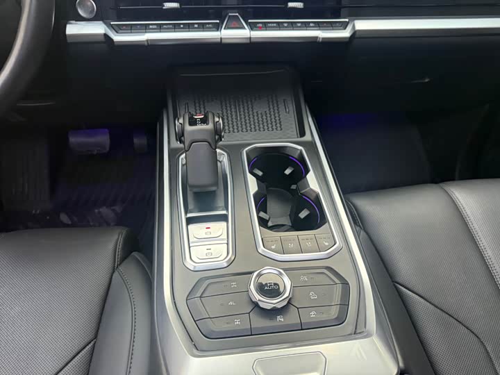 Фото 8 - Tank 400 Hybrid