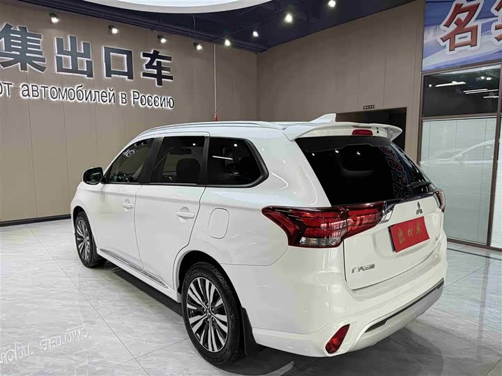 Фото 6 - Mitsubishi Outlander