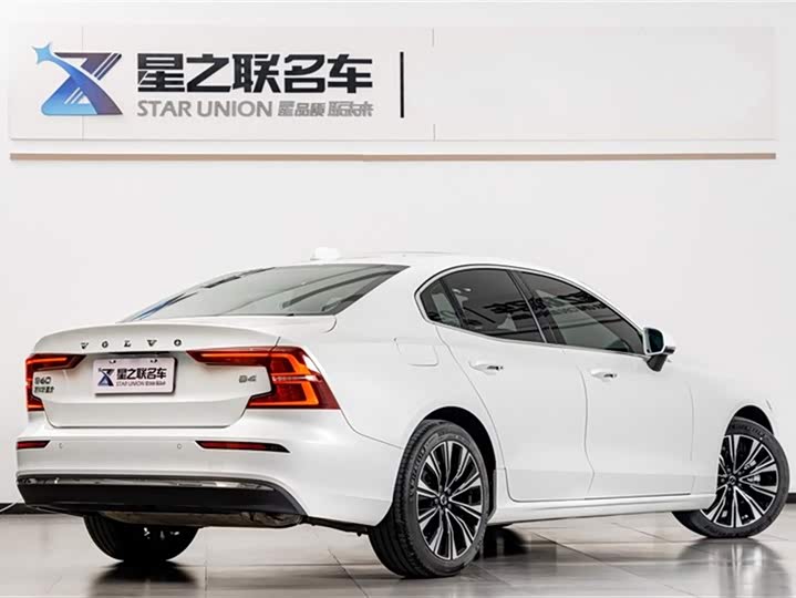 Фото 8 - Volvo S60