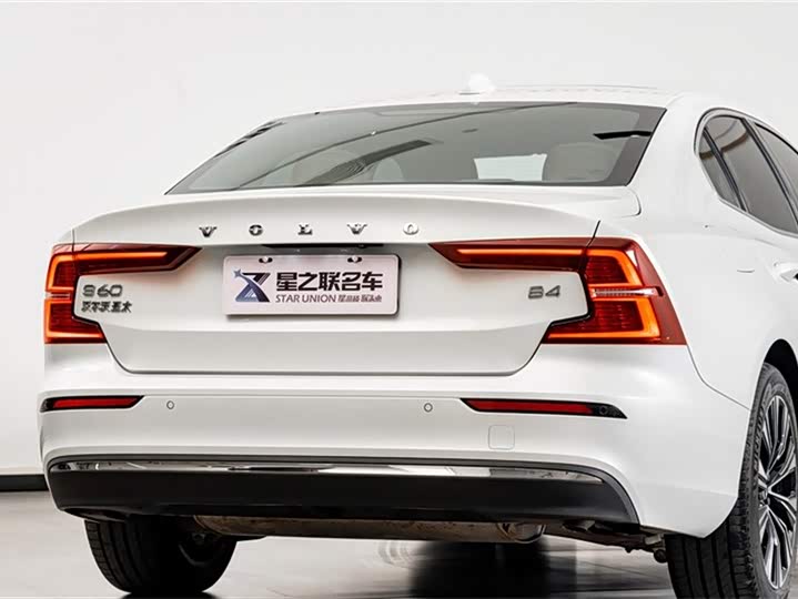 Фото 9 - Volvo S60