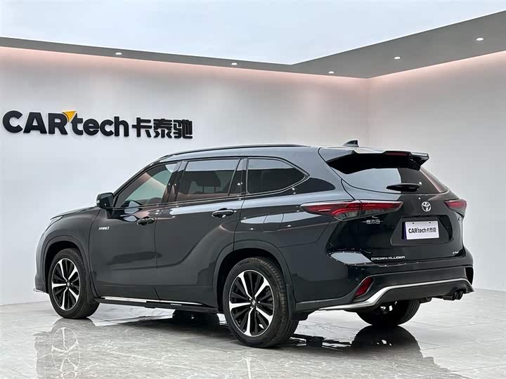 Фото 3 - Toyota Crown Kluger