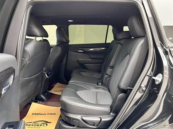 Фото 9 - Toyota Crown Kluger