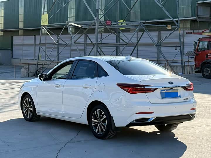 Фото 5 - Ford Escort