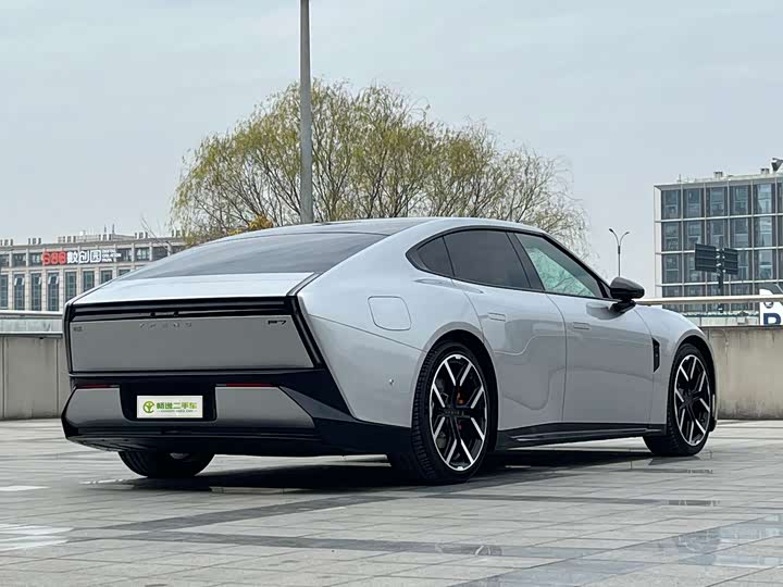 Фото 3 - XPeng P7