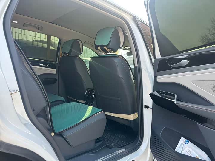 Фото 9 - Volkswagen ID.6 Crozz