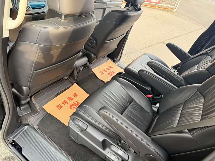 Фото 4 - Honda Odyssey